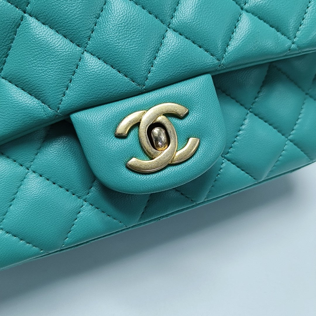 CLASSIC FLAP Mini Quilted Lambskin Green