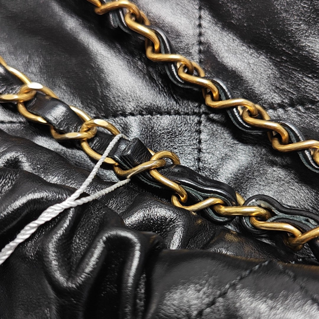 CHANEL 22 Large Quilted Calfskin Black