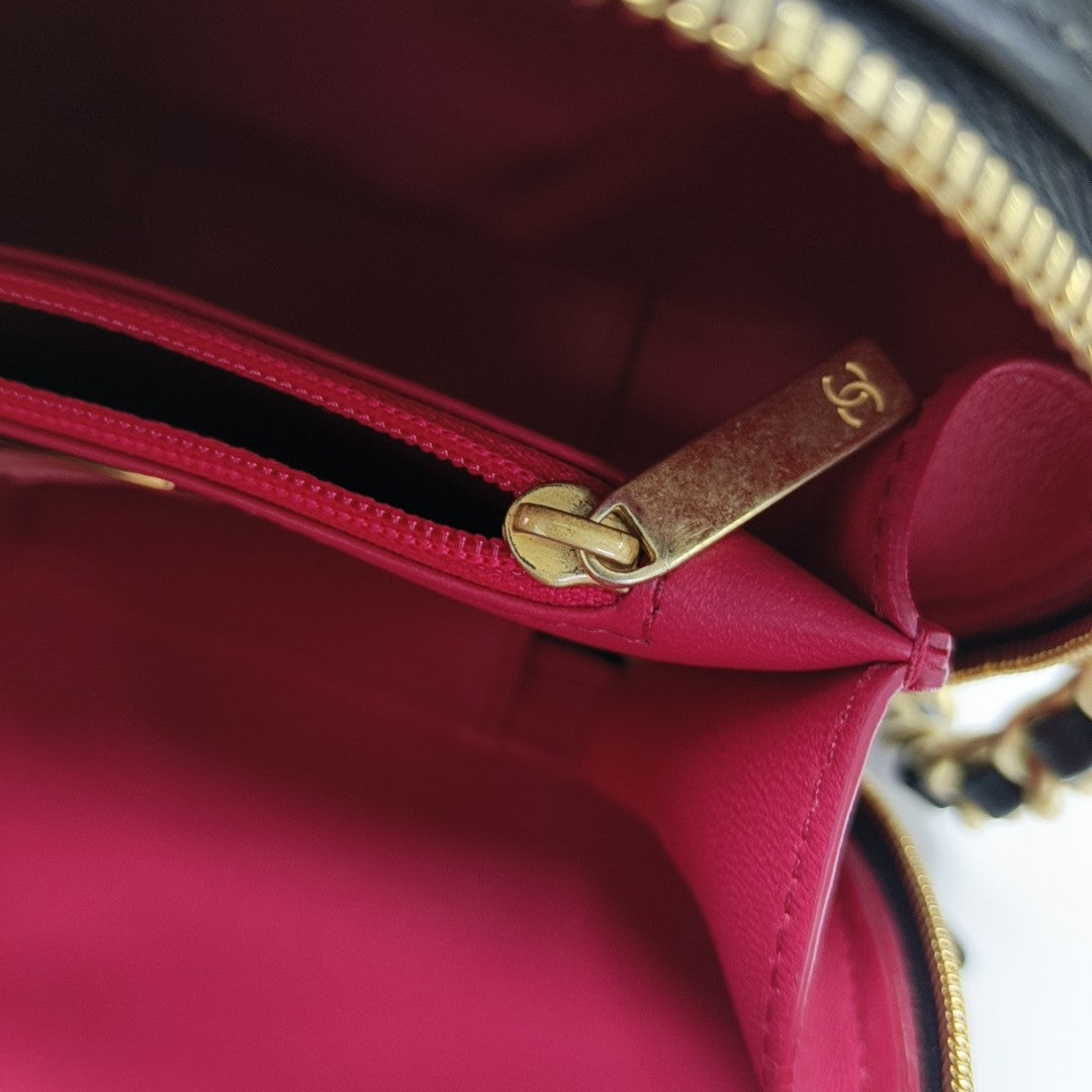 Quilted Lambskin Shoulder Bag Black