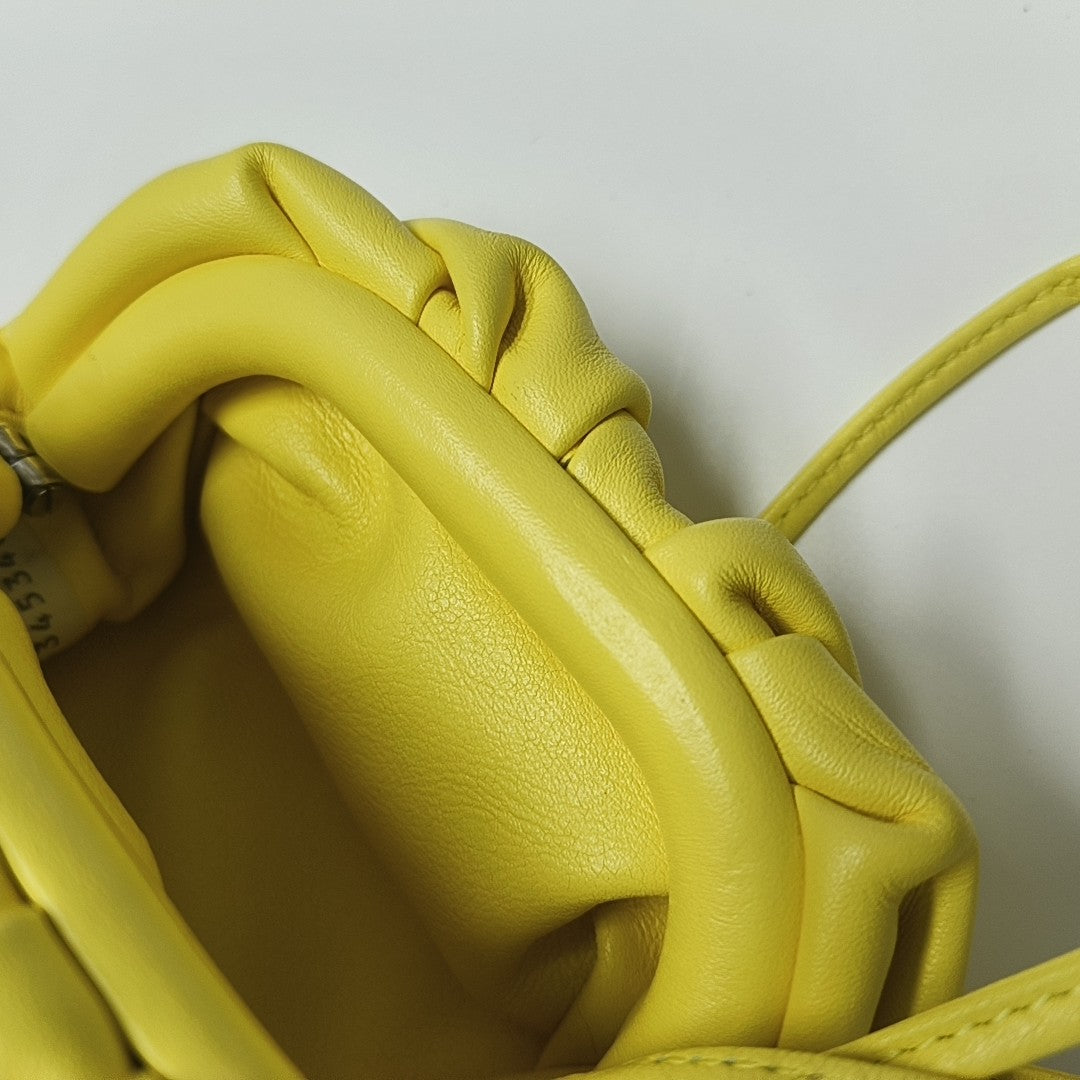The Pouch Calfskin Yellow