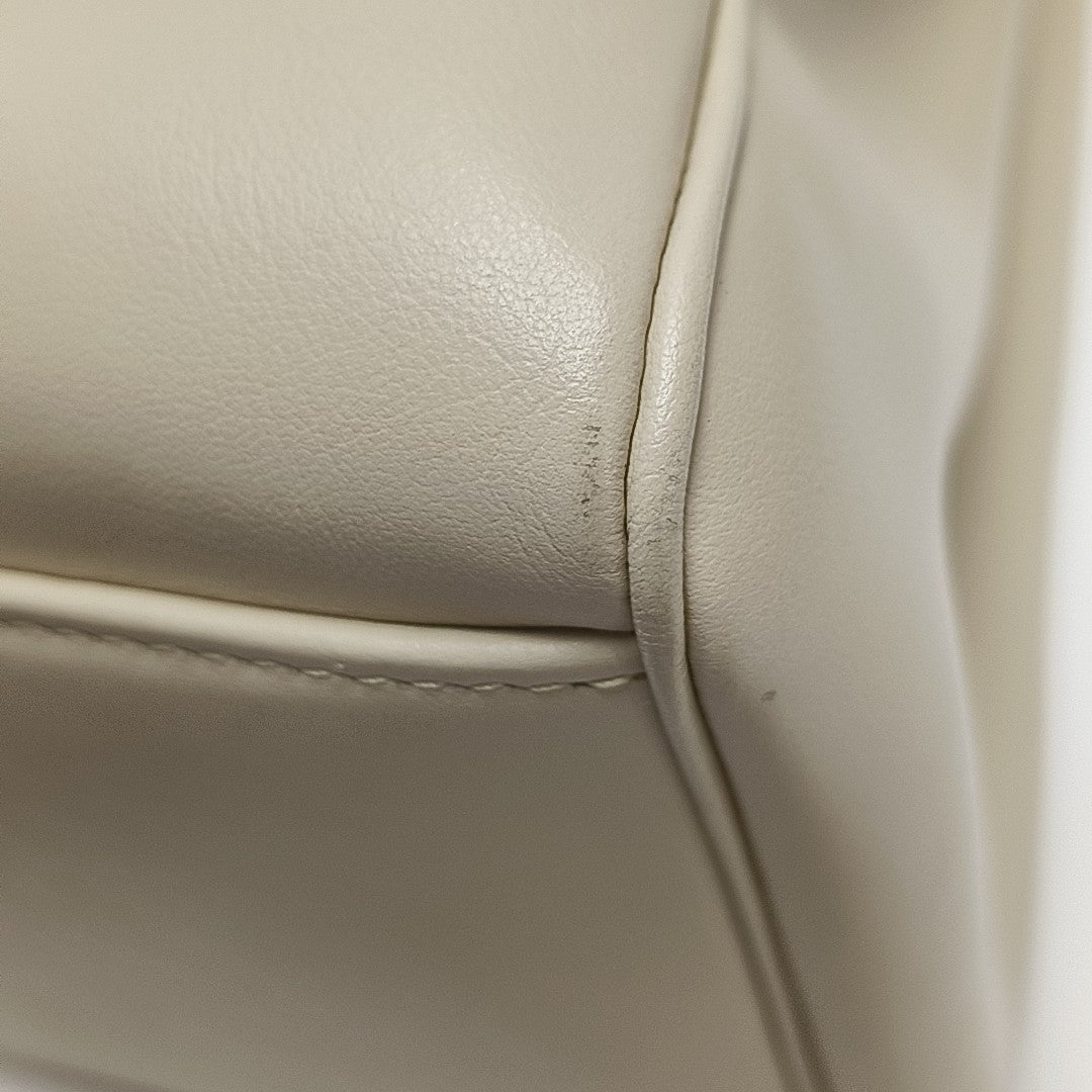 16 Medium Calfskin Beige