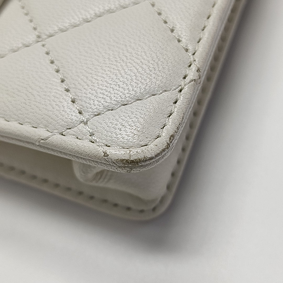 CLASSIC VERTICAL PEARL Quilted Lambskin White