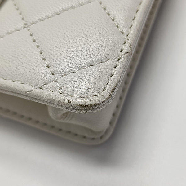 CLASSIC VERTICAL PEARL Quilted Lambskin White