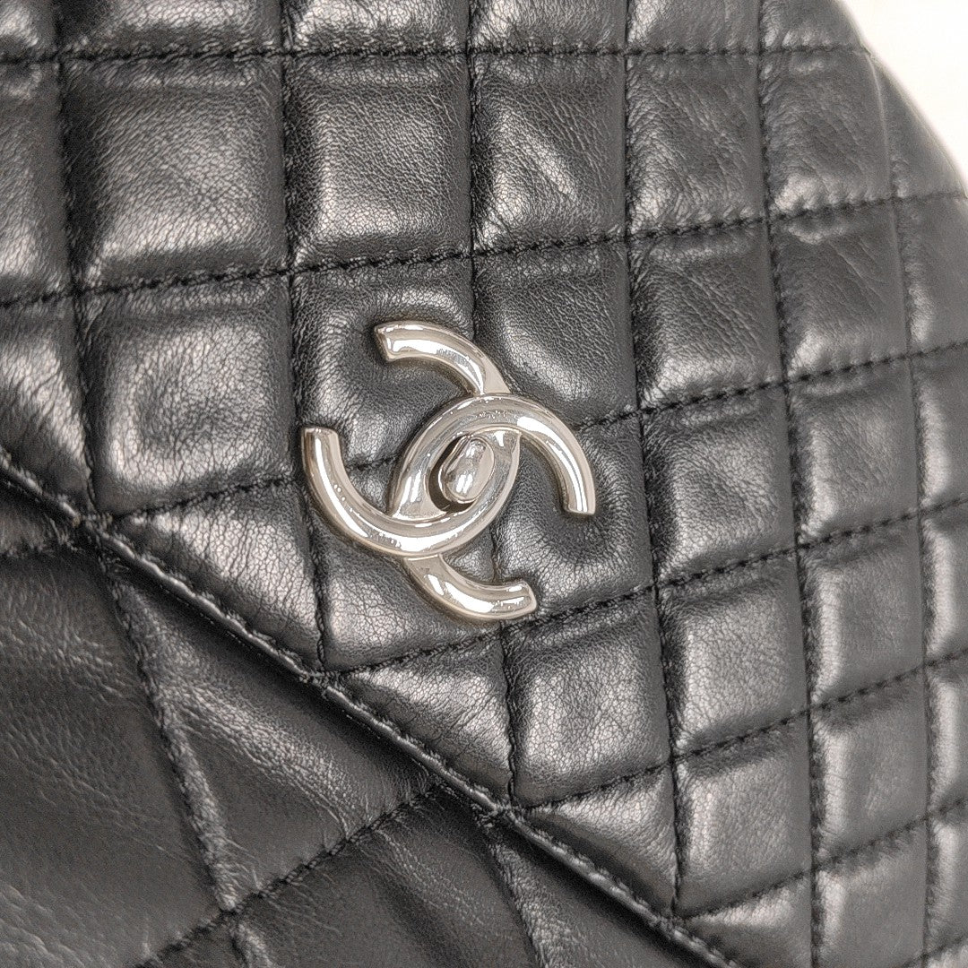 Quilted Calfskin Shoulder Bag Black