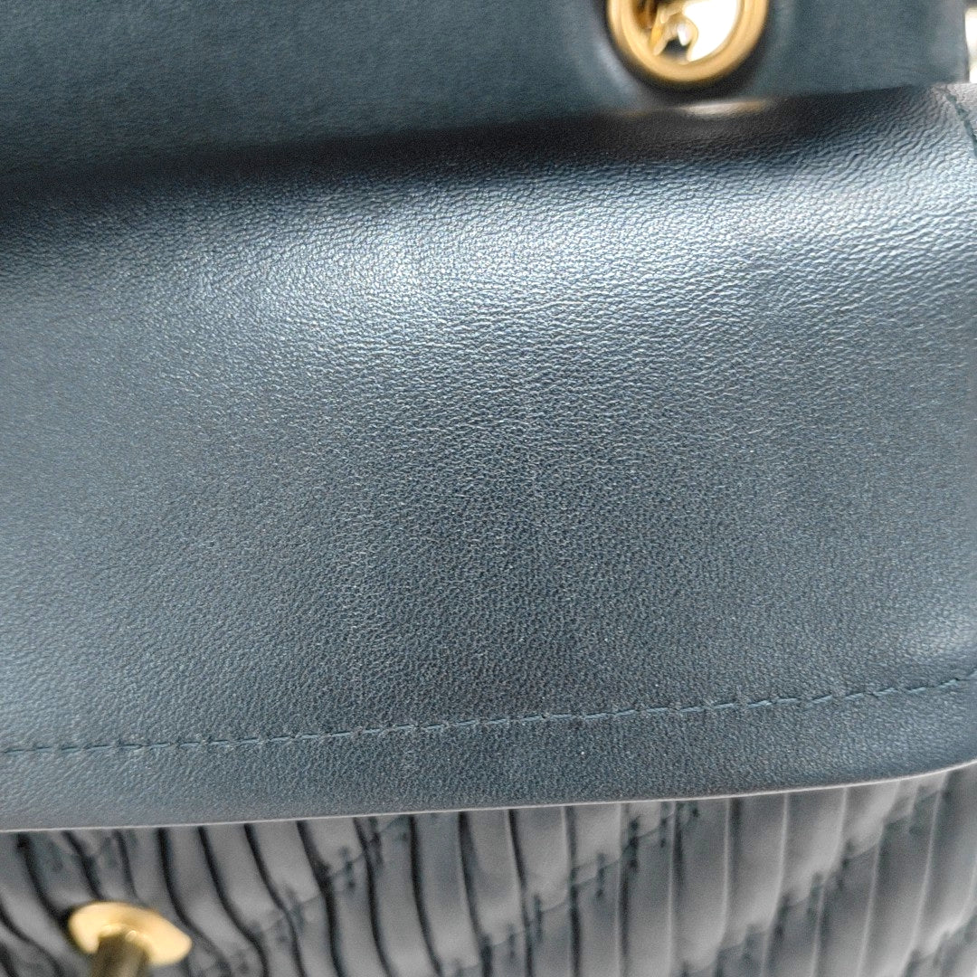 Authenticated pre-owned  CLASSIC FLAP Medium Chevron, Quilted Lambskin Blue - Crossbody Bag at Looply