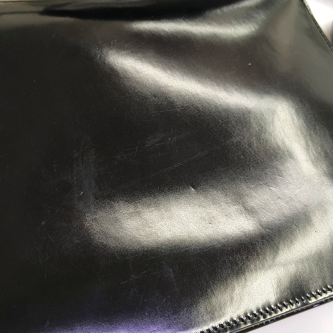 G entrelazada de charol negro grande