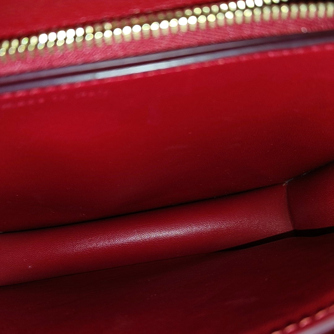 Authenticated pre-owned  CLASSIC BOX Medium Calfskin Red - Crossbody Bag at Looply