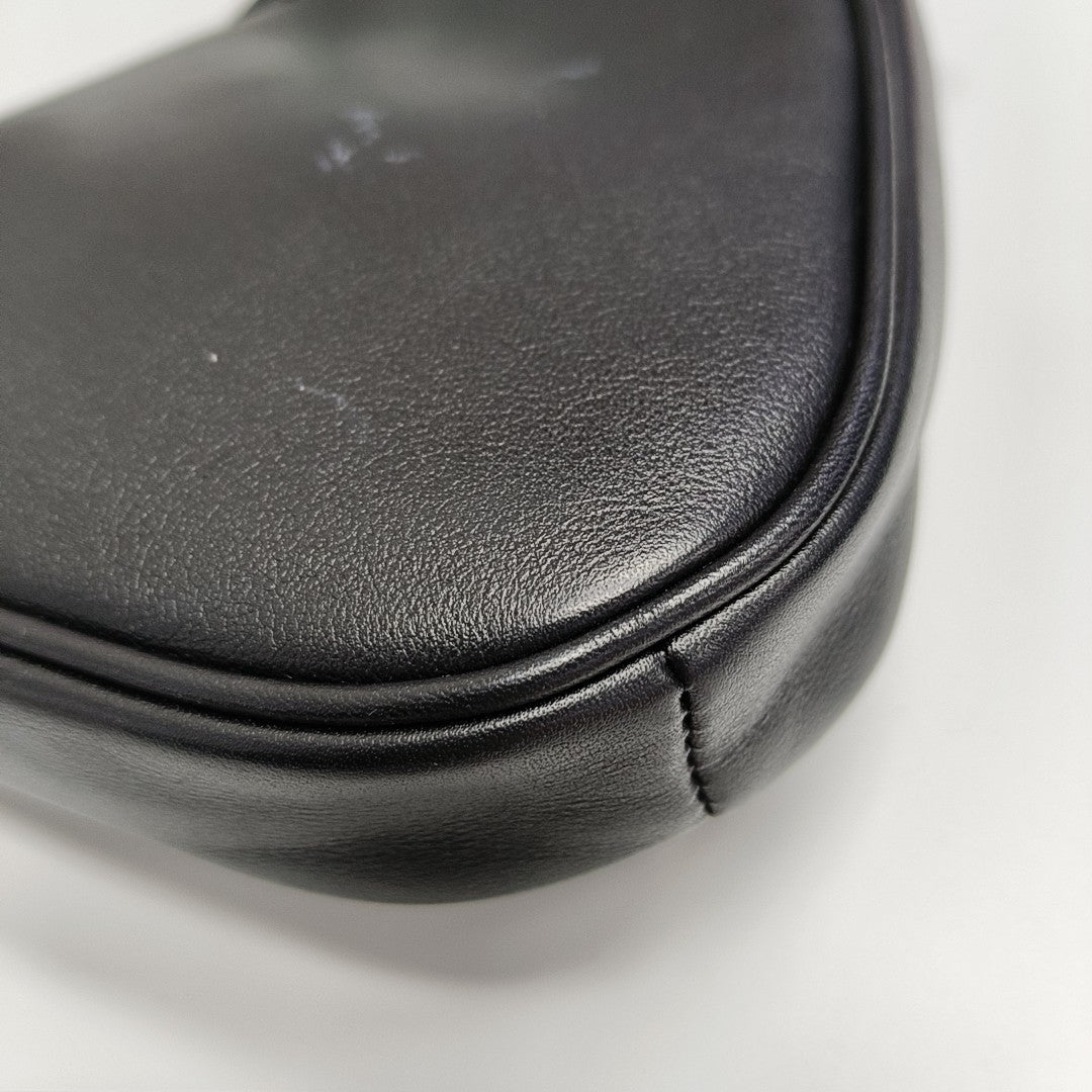TRIANGLE Calfskin Black
