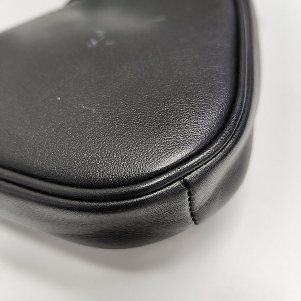 TRIANGLE Calfskin Black