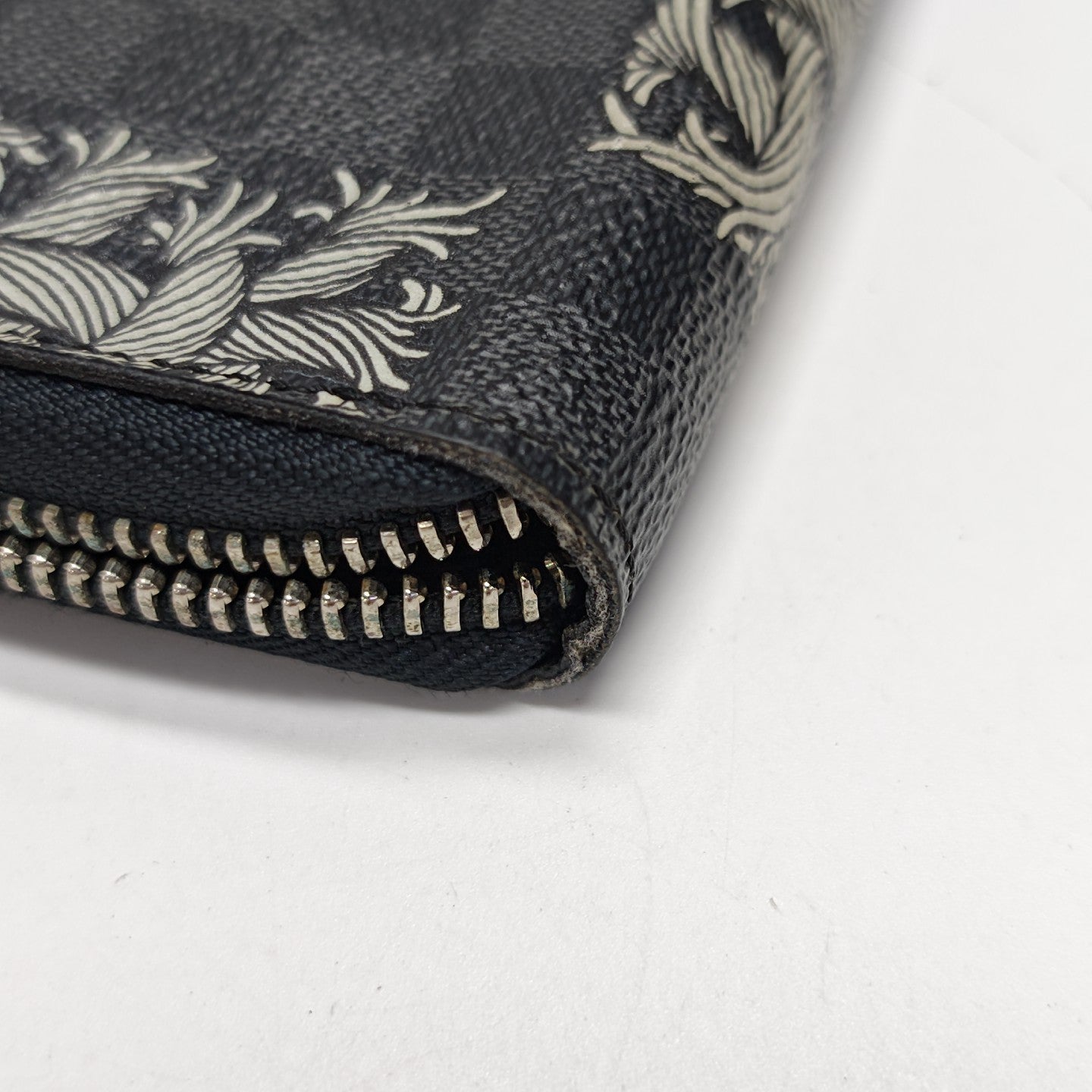 ZIPPY Damier Graphite Coated Canvas Black Wallet