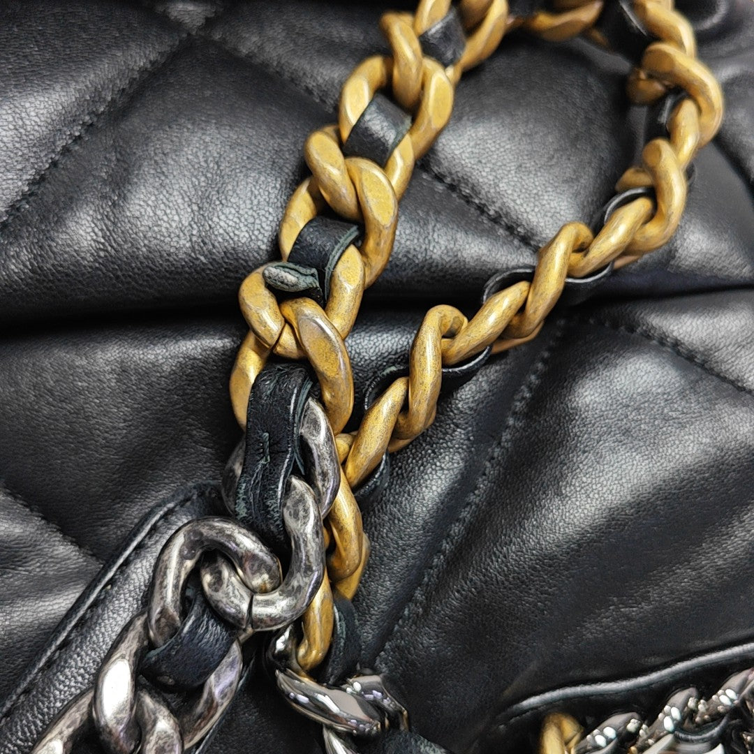 CHANEL 19 Grande Piel de Cordero Acolchada Negro