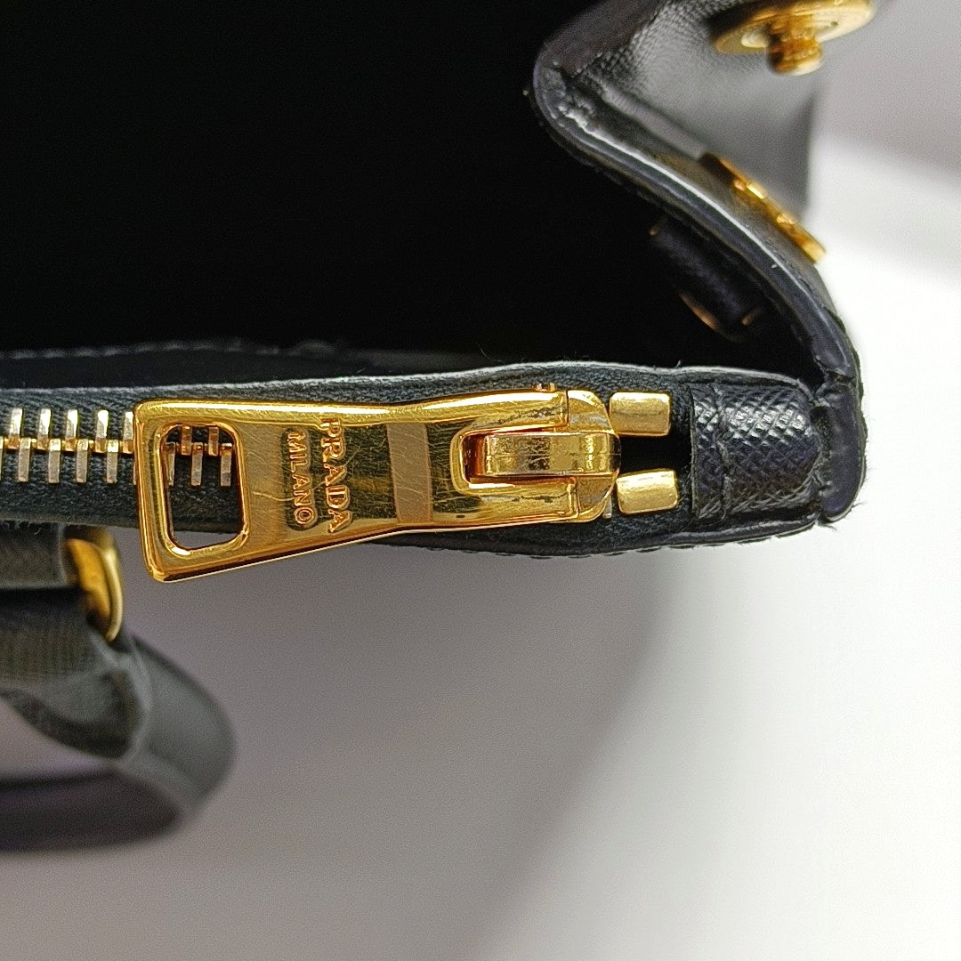Authenticated pre-owned  Galleria Medium Saffiano Calfskin Black - Shoulder Bag at Looply