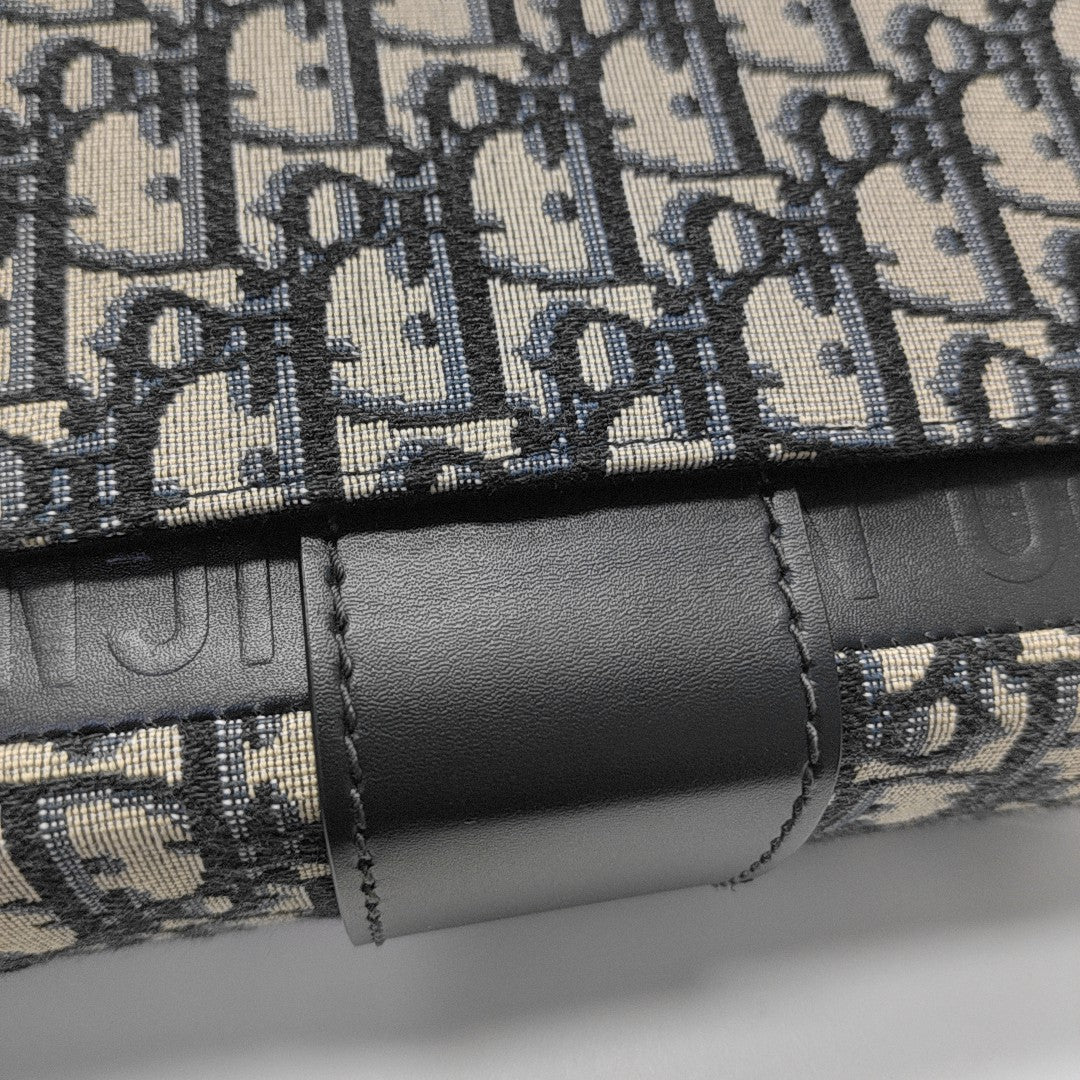 30 Montaigne Mini Oblique Canvas Blue