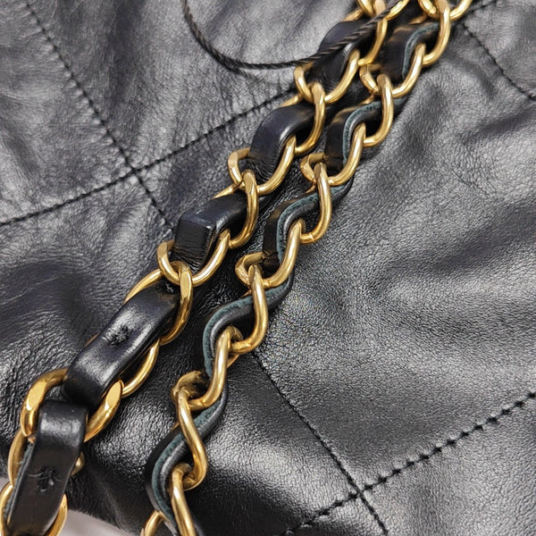 CHANEL 22 Large Quilted Calfskin Black