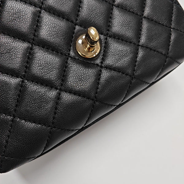 COCO HANDLE Mini Cordero Acolchado Negro
