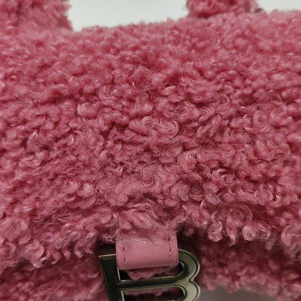 Hourglass Mini Sheepskin Pink