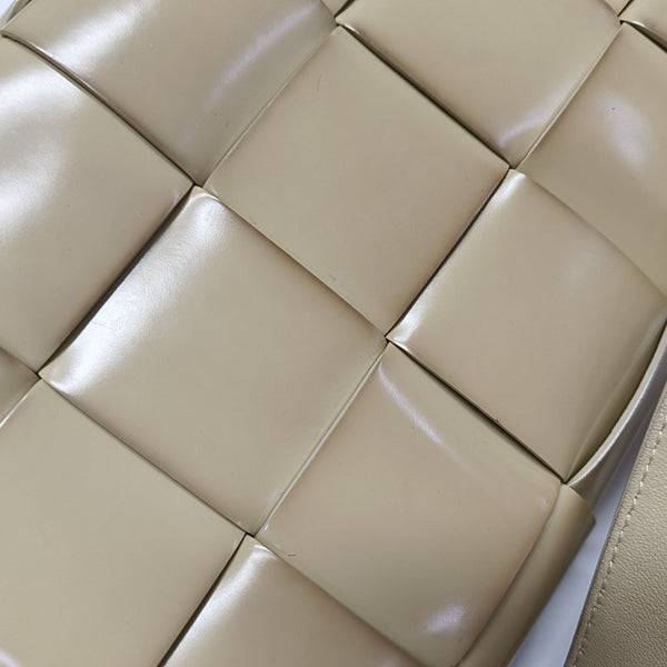 Cassette Medium Calfskin Beige