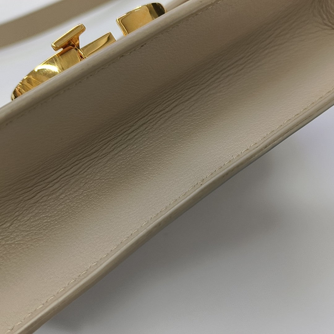 30 Montaigne Small Calfskin Beige