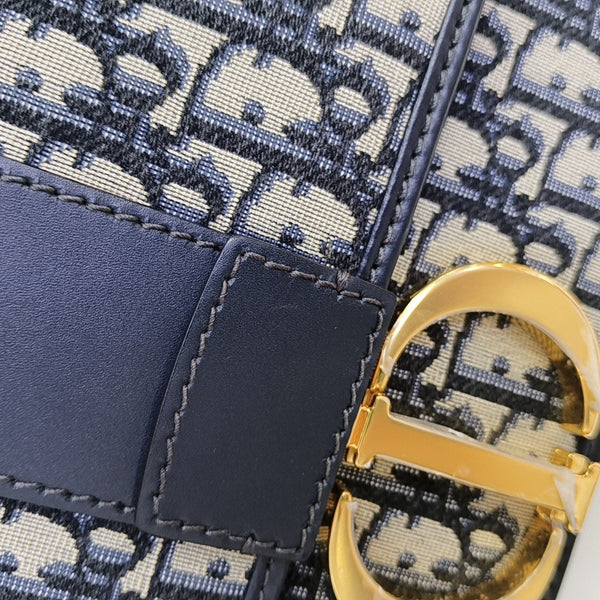 30 Montaigne Medium Oblique Canvas Blue