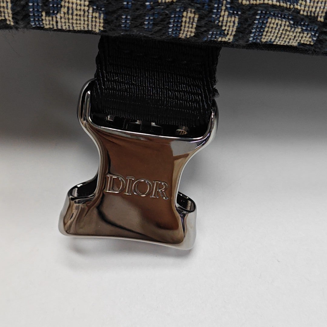 Explorer Oblique Canvas Black