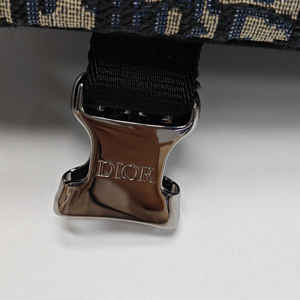 Explorer Oblique Canvas Black