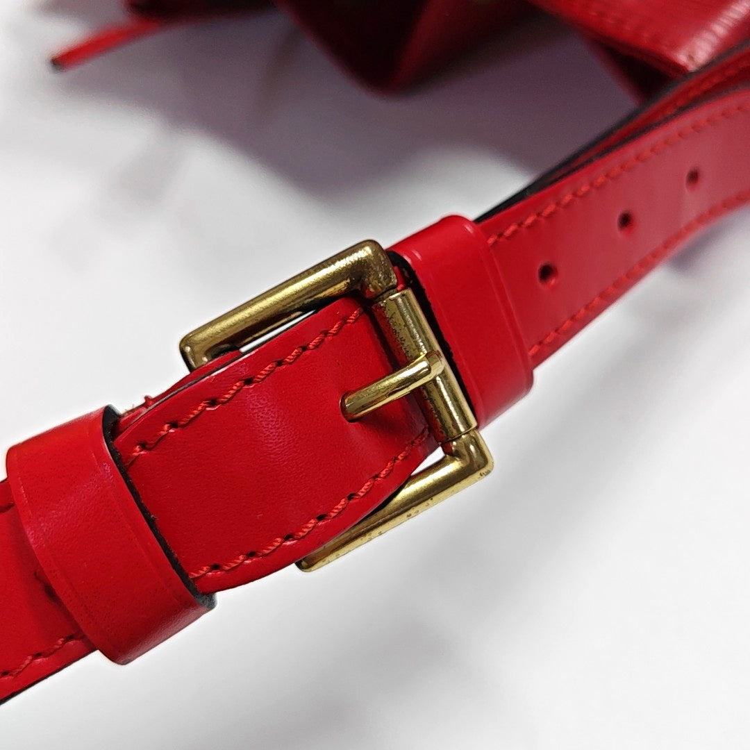 Authenticated pre-owned  NÉONOÉ MM Epi Red - Bucket Bag at Looply
