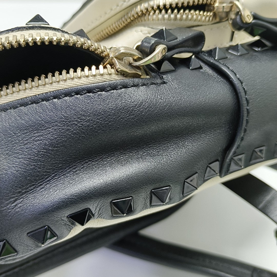 Rockstud Calfskin Beige