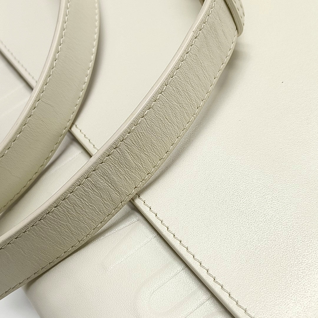 Authenticated pre-owned  Bobby Medium Calfskin White - Shoulder Bag at Looply