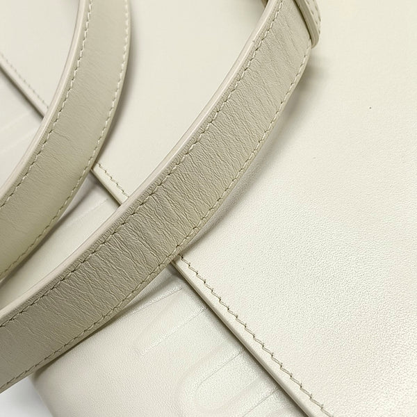 Authenticated pre-owned  Bobby Medium Calfskin White - Shoulder Bag at Looply