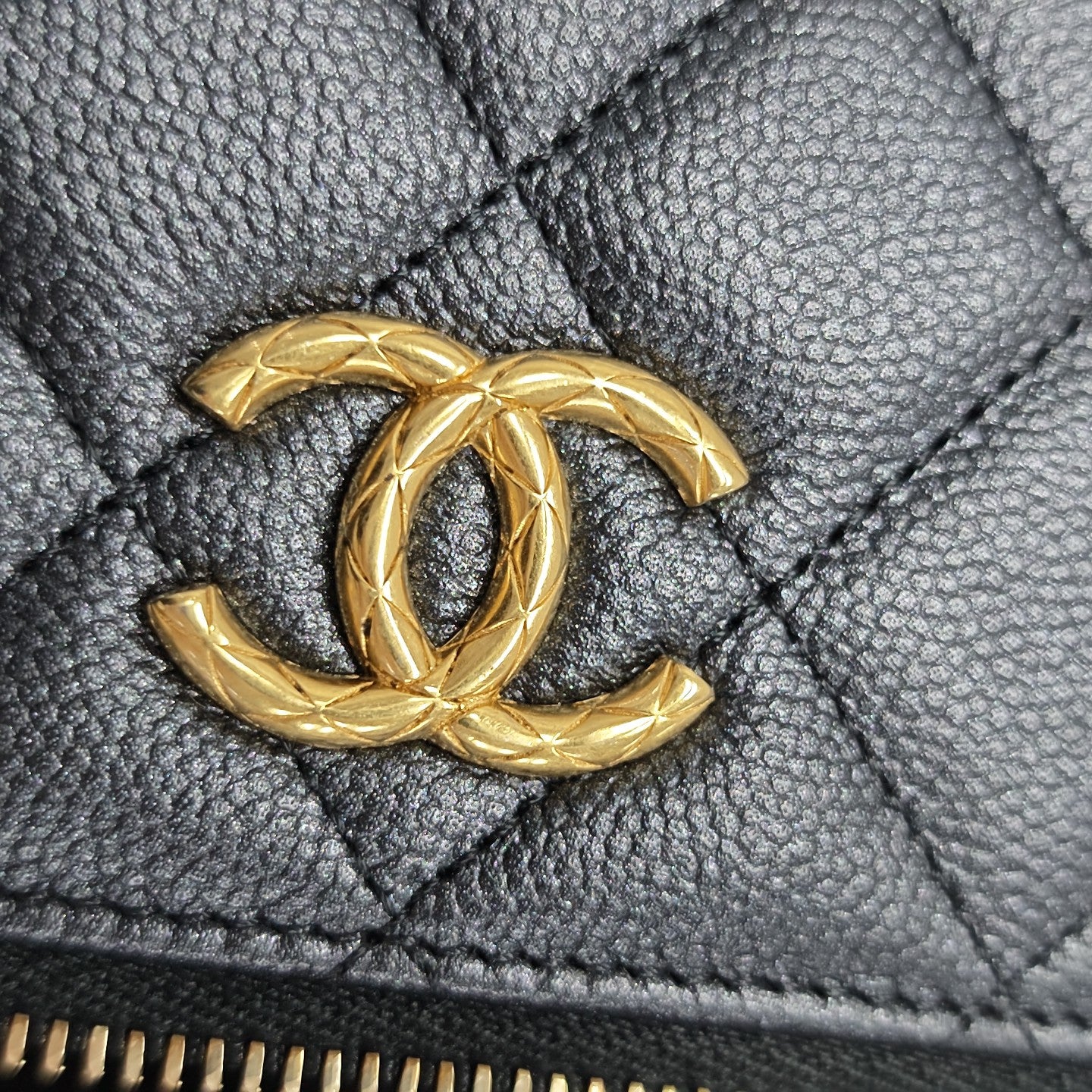 VANITY CASE Small Quilted Grained Calfskin Metallic
