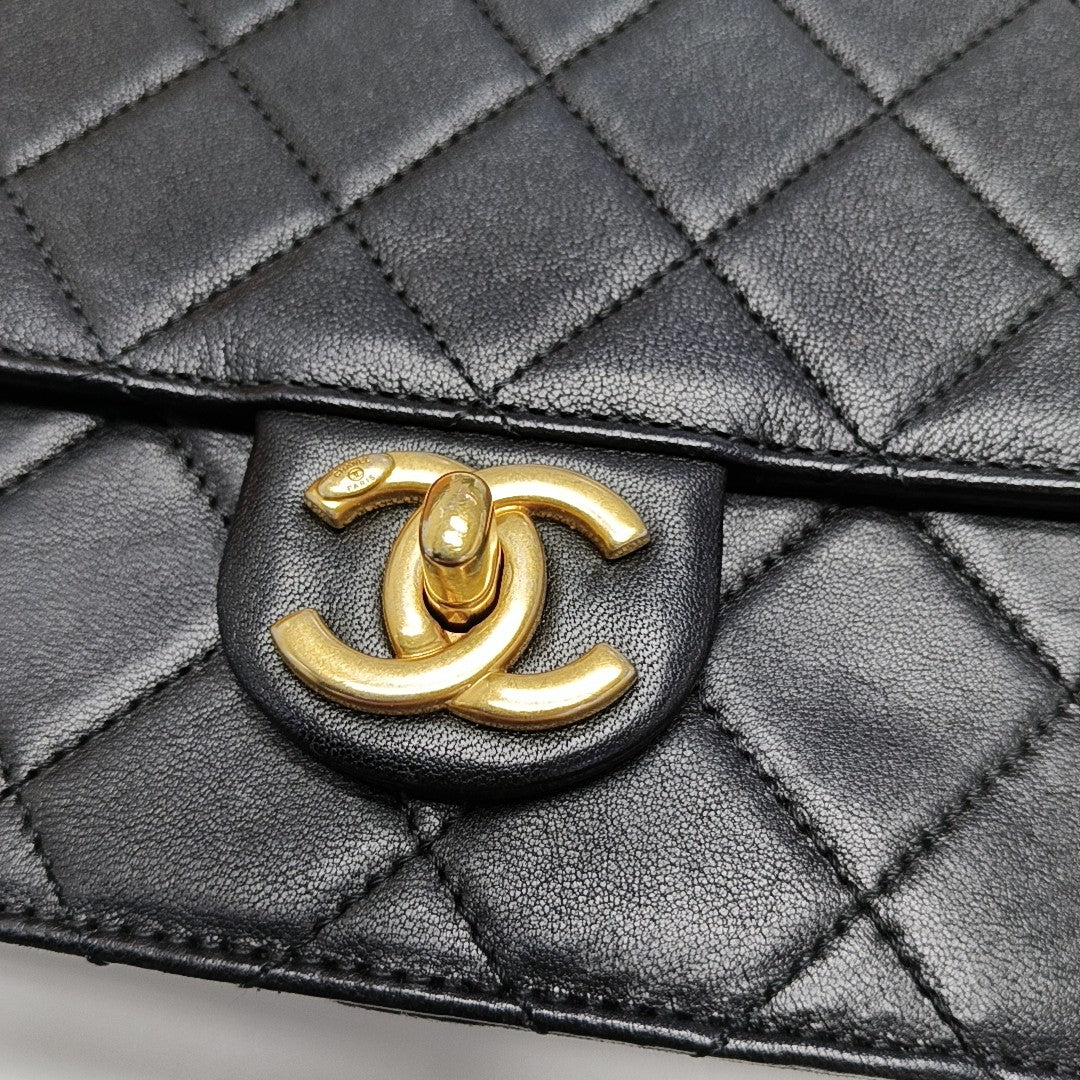 CLASSIC FLAP Small Quilted Calfskin Black