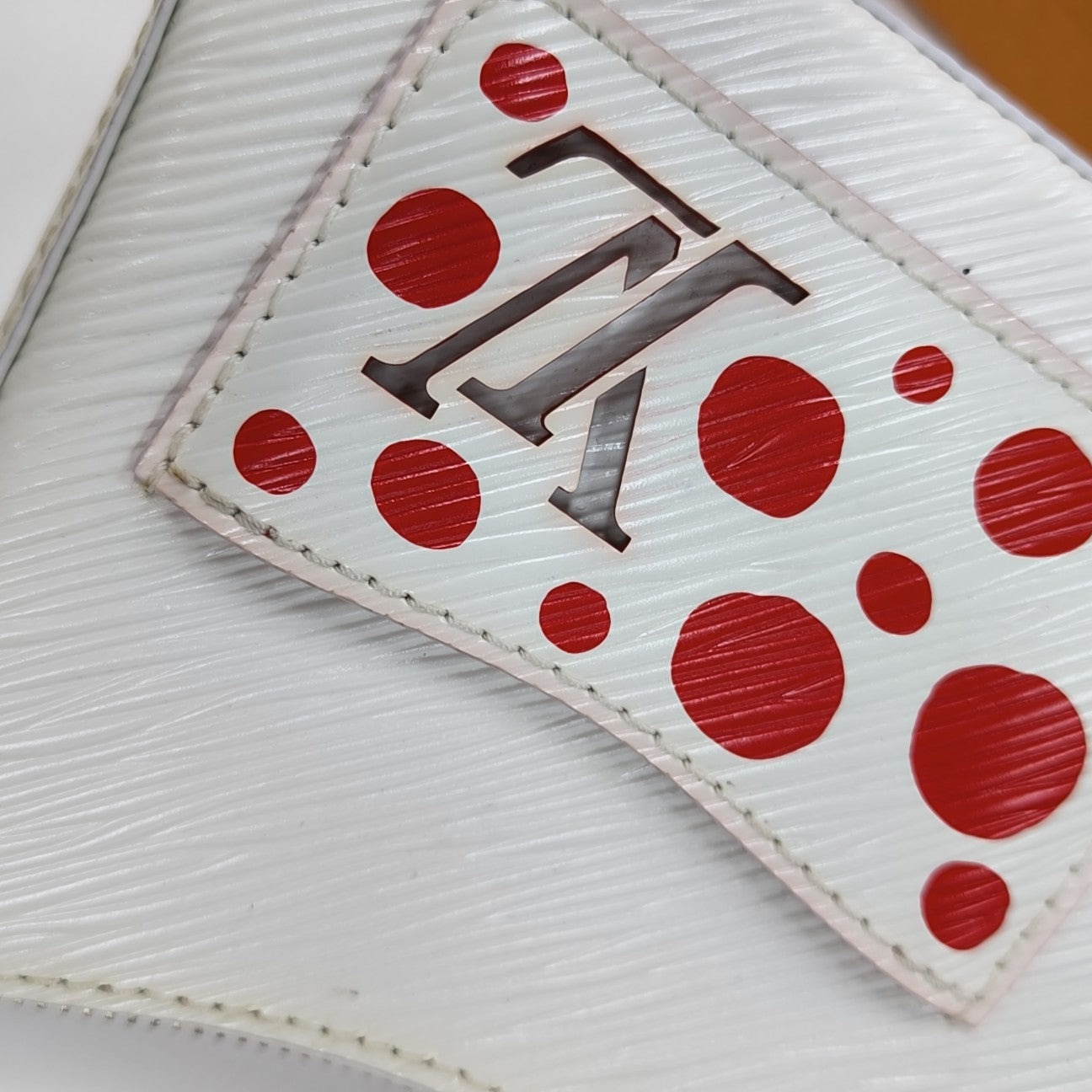 Epi Shoulder Bag White