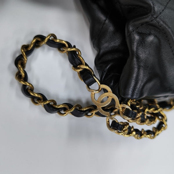 CHANEL 22 Small Quilted Calfskin Black