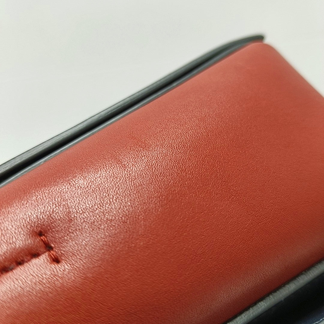 Authenticated pre-owned  FRAME Medium Calfskin Blue - Shoulder Bag at Looply