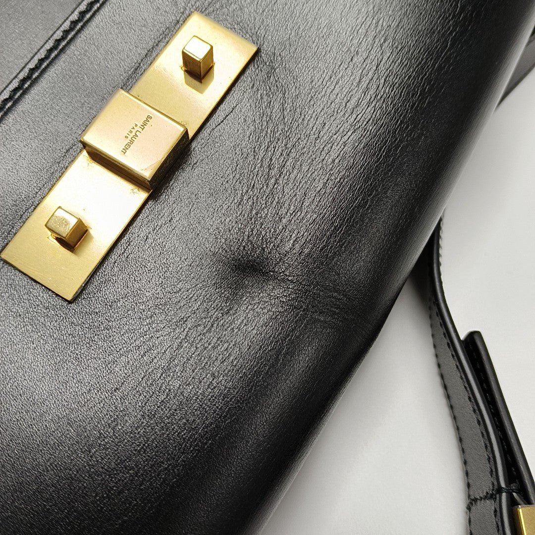 MANHATTAN Medium Calfskin Black