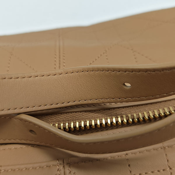 D-Journey Medium Cannage Calfskin Brown
