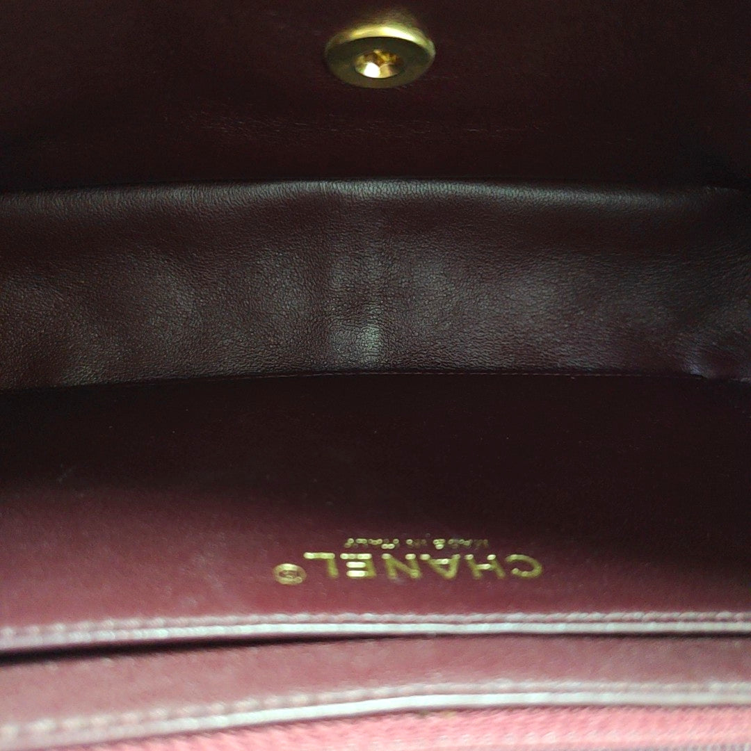 Authenticated pre-owned  CLASSIC FLAP Quilted Lambskin Black - Shoulder Bag at Looply
