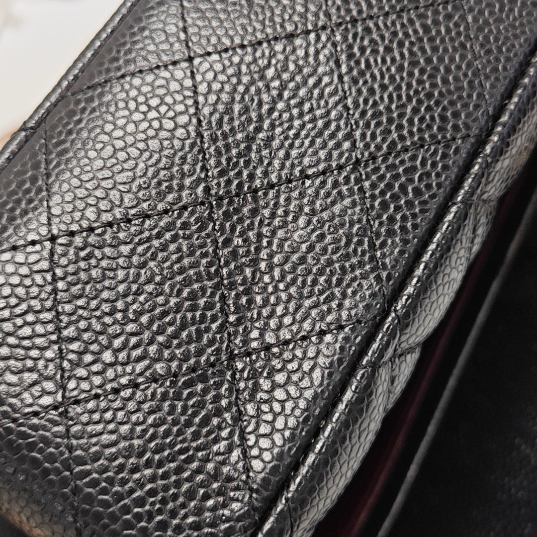 CLASSIC FLAP Medium Quilted Grained Calfskin Black