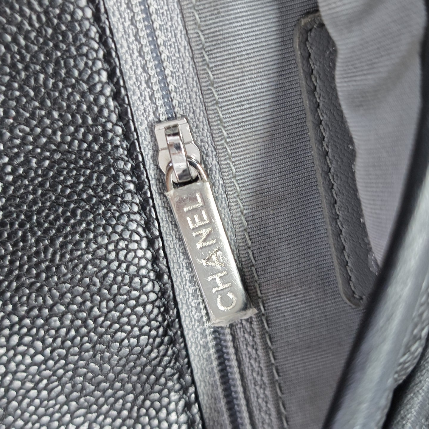 CLASSIC FLAP Jumbo Quilted Grained Calfskin Black