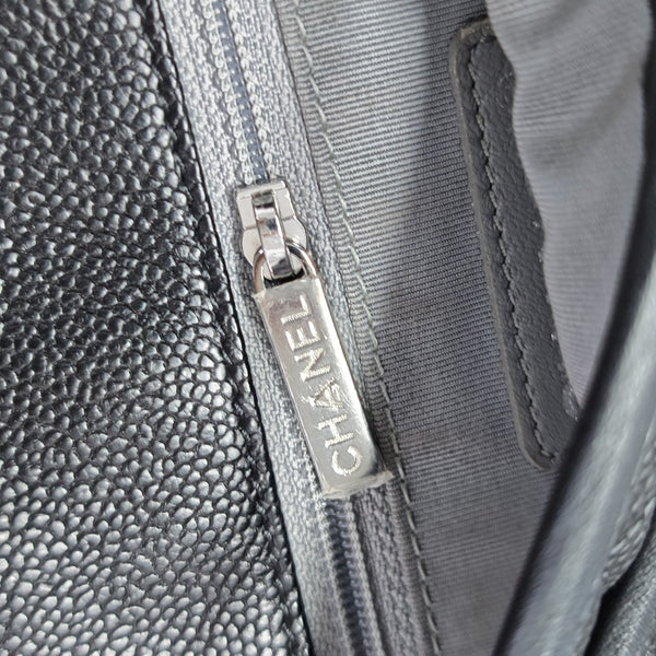 CLASSIC FLAP Jumbo Quilted Grained Calfskin Black