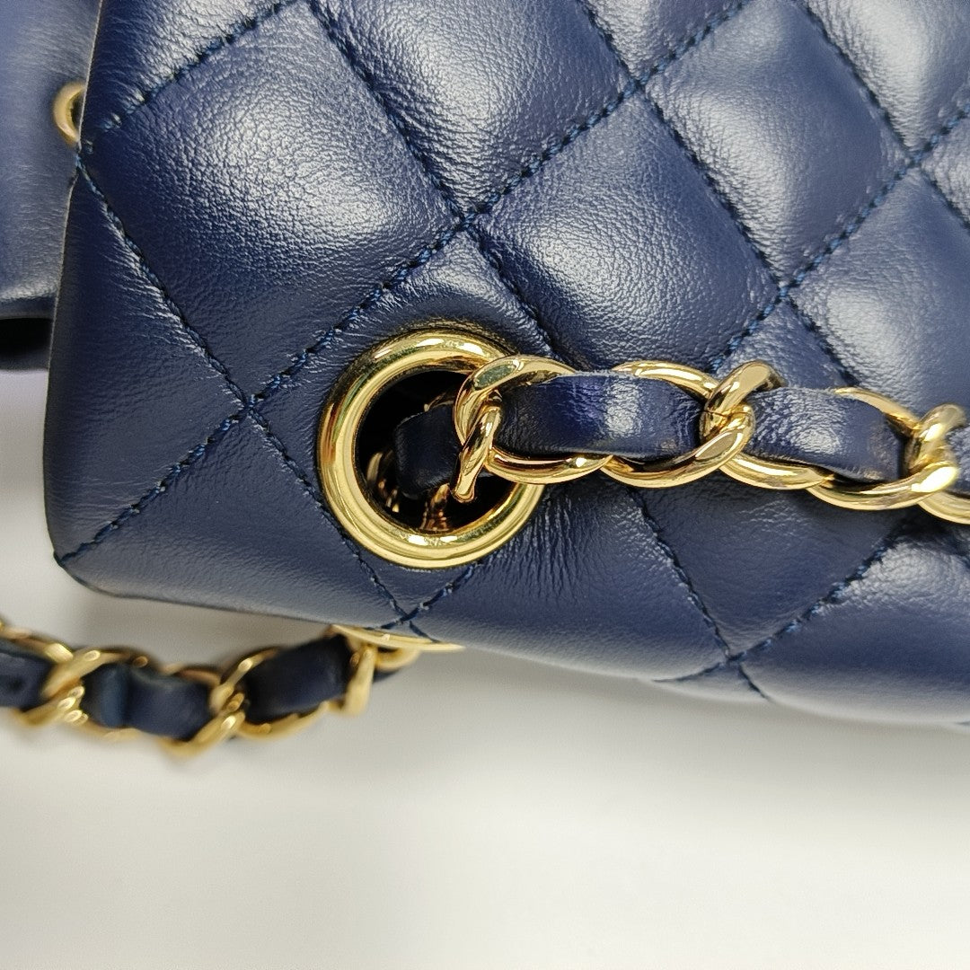 URBAN SPIRIT Large Quilted Lambskin Blue