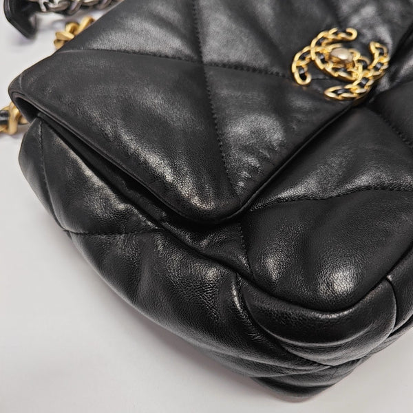 CHANEL 19 Medium Quilted Lambskin Black