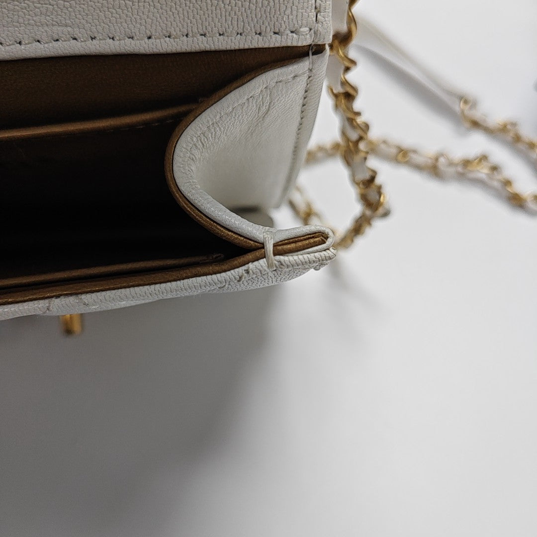 CLASSIC VERTICAL PEARL Small Quilted Lambskin White
