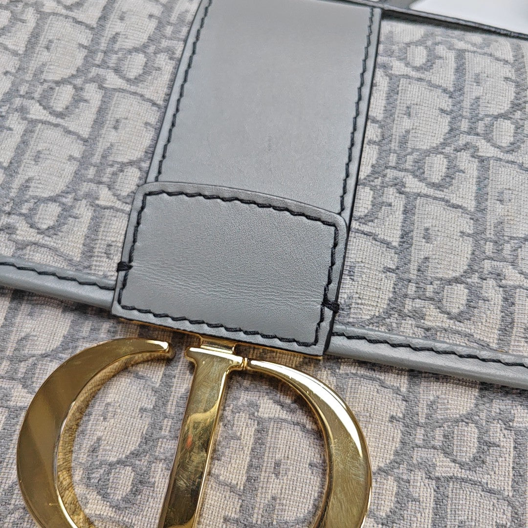 30 Montaigne Oblique Canvas Gray