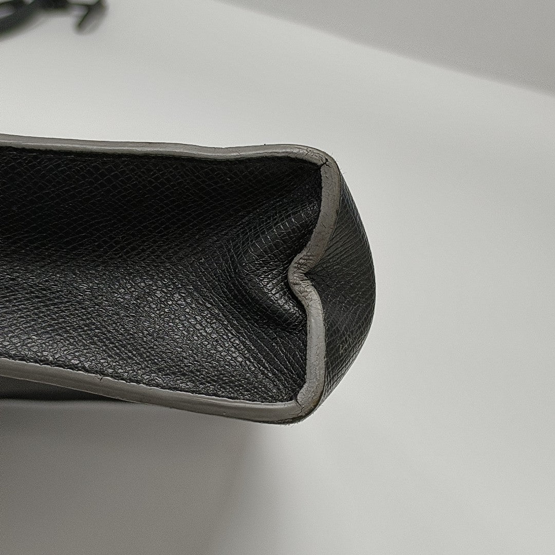 Pochette Voyag MM Calfskin Black