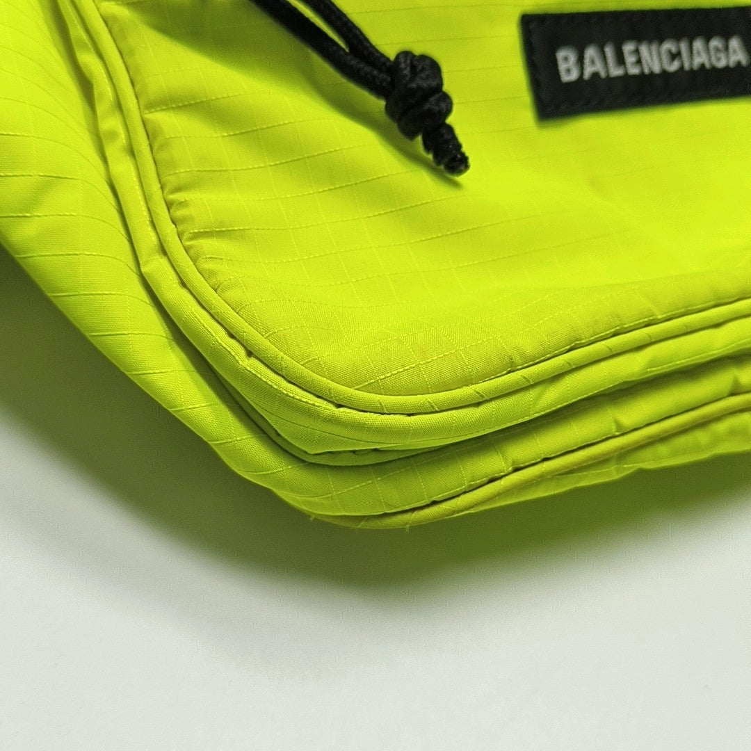 Authenticated pre-owned  Explorer Nylon Green - Belt Bag at Looply