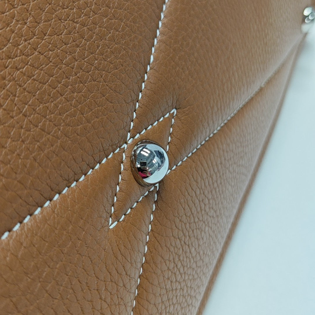 Victoria 35 Clemence Brown