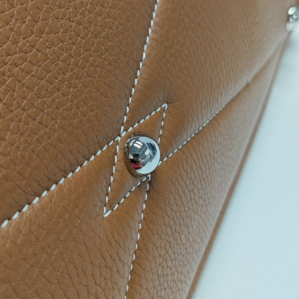 Victoria 35 Clemence Brown