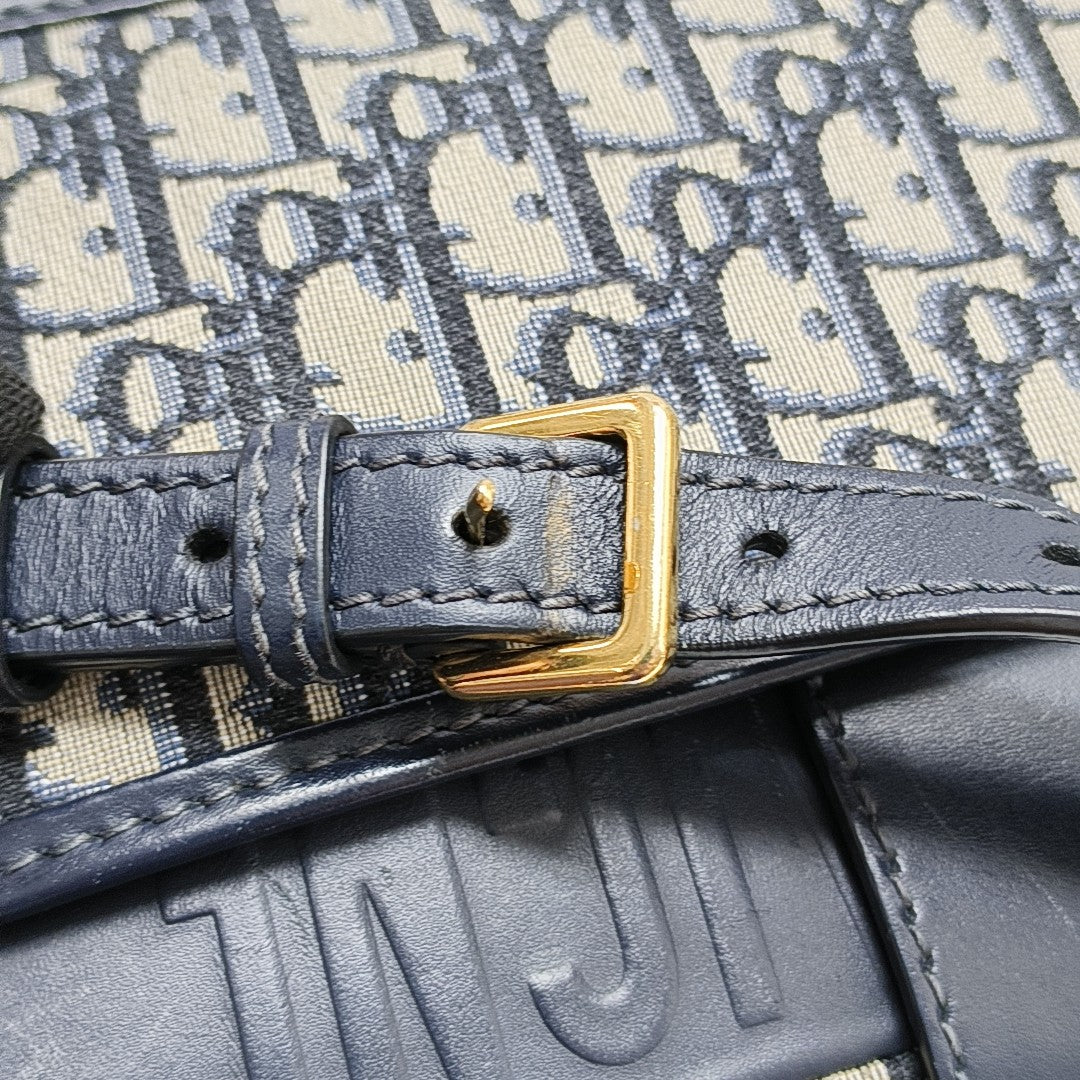 30 Montaigne Oblicua Lona Azul