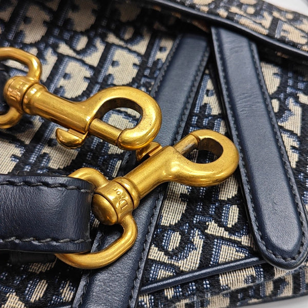 Authenticated pre-owned  Saddle Medium Monogram Canvas Blue - Shoulder Bag at Looply